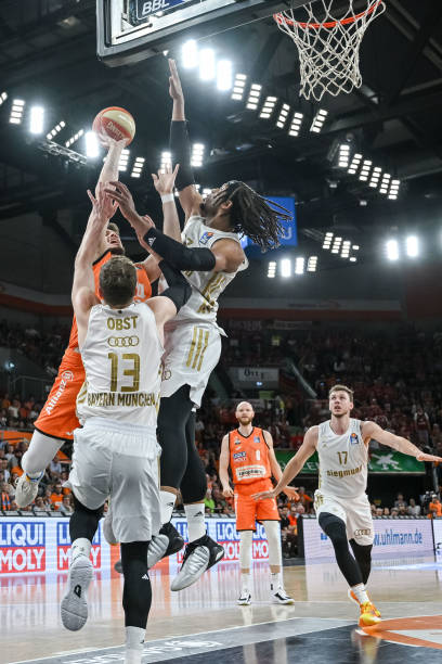 两位教练在 两位教练在